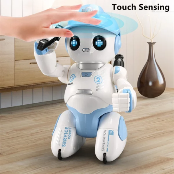 רובוט חכם עם שלט הולך, רוקד ונושא חפצים