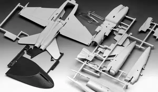 Revell - ערכת הרכבה - מטוס הורנט F18